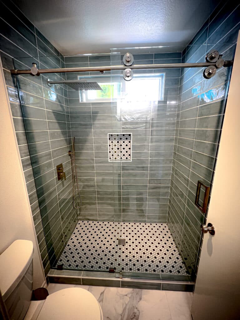 UnoVero Euro-Style Glass Single Sliding Shower Doors