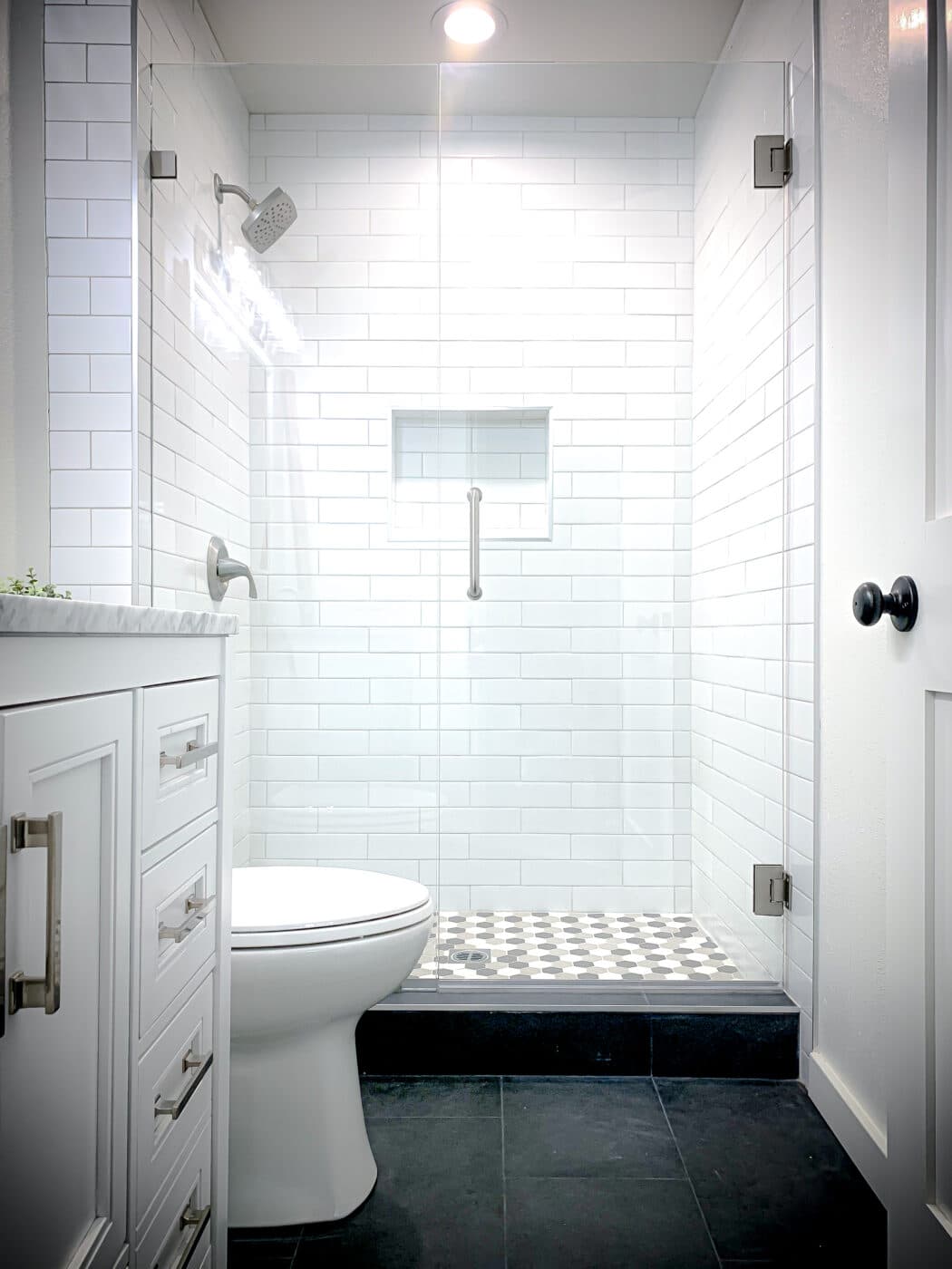 Hinged frameless shower door + fixed panel &mdash; chrome &mdash; tubular handle - irvine