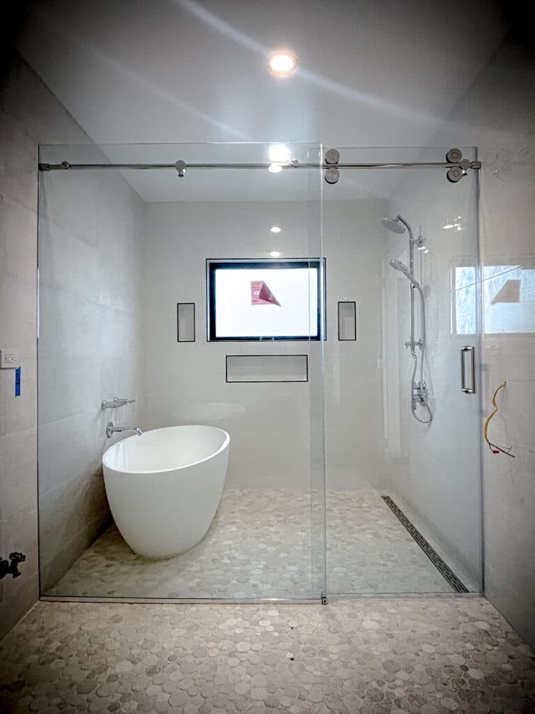 UnoVero Euro-Style Glass Single Sliding Shower Doors