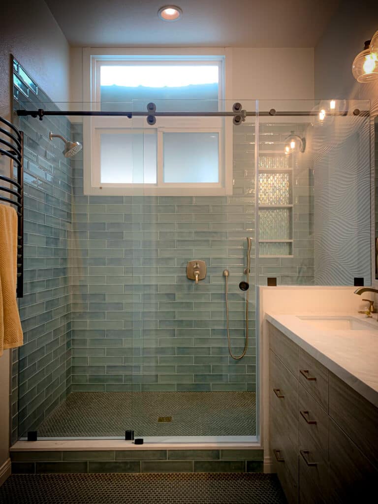 UnoVero Euro-Style Glass Single Sliding Shower Doors