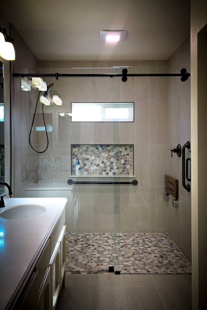 UnoVero Euro-Style Glass Single Sliding Shower Doors