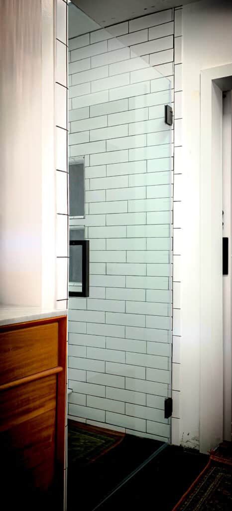 Single Hinged Frameless Glass Shower Door